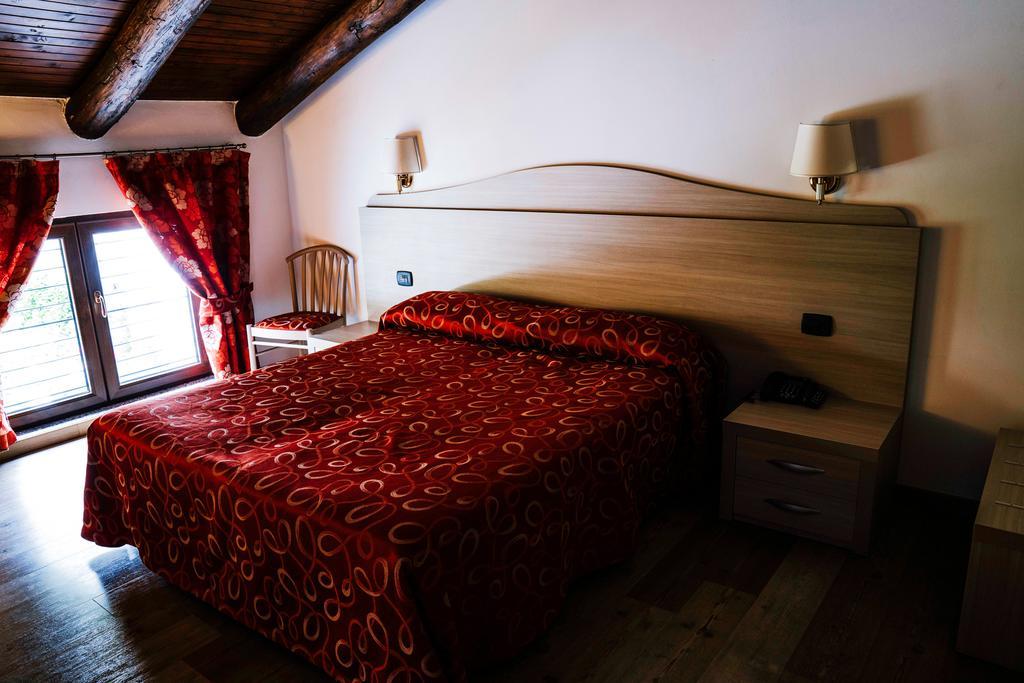 Agriturismo Cascina Del Vai Cairo Montenotte Buitenkant foto