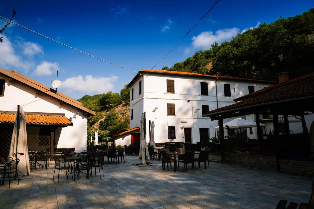 Agriturismo Cascina Del Vai Cairo Montenotte Buitenkant foto