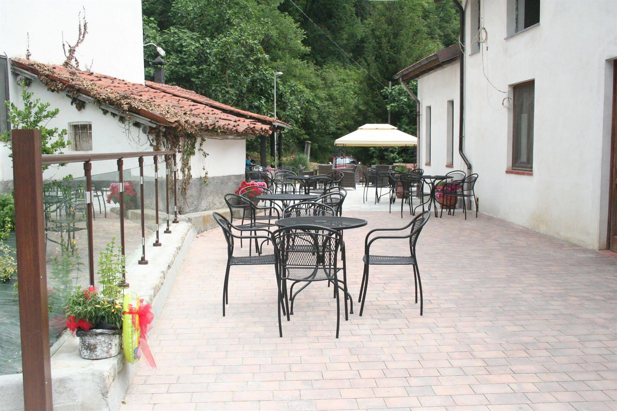 Agriturismo Cascina Del Vai Cairo Montenotte Buitenkant foto